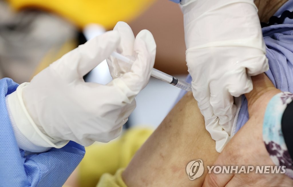 정부 "백신수급 논쟁에 중요현안 소홀해져…접종목표 달성할 것"