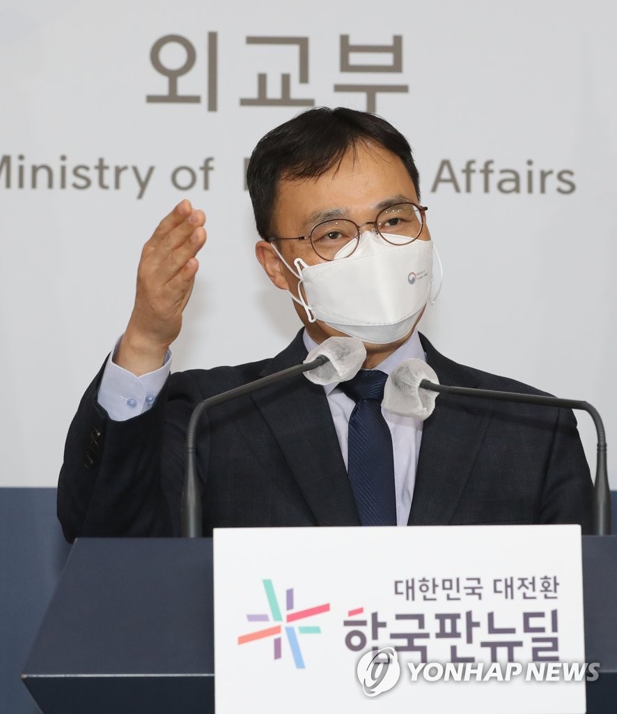 외교부, 日정부 '종군위안부 대신 위안부가 적절' 주장에 "유감"