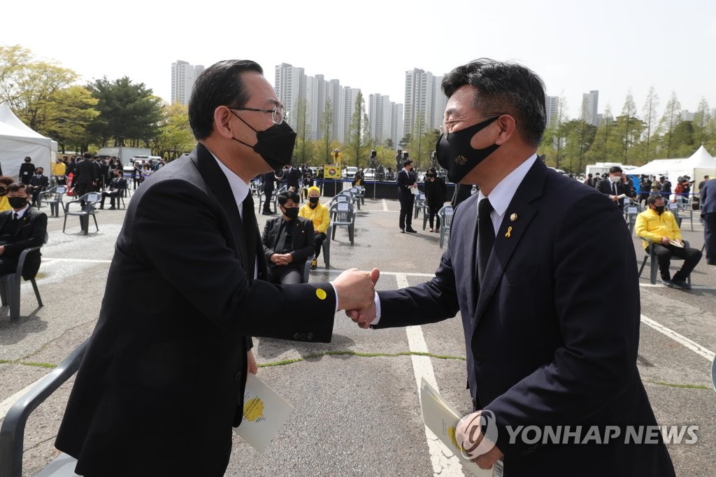 윤호중·주호영 첫 면담…원구성 재협상 논의할듯