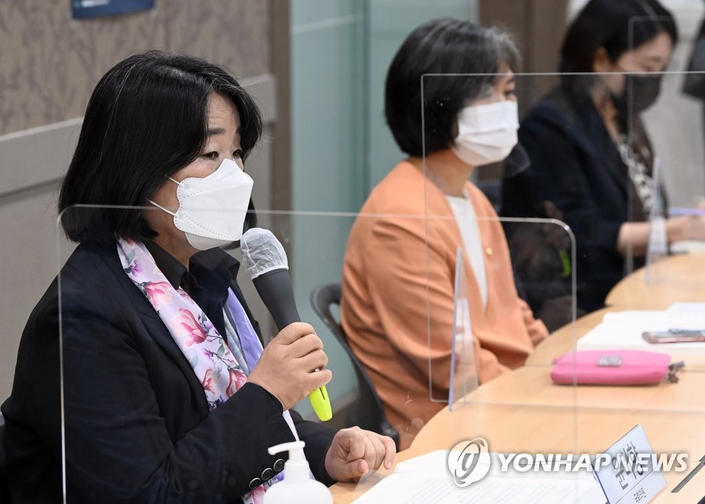 경찰, '장학금' 발언 사과…윤미향 "처벌보다 교육"