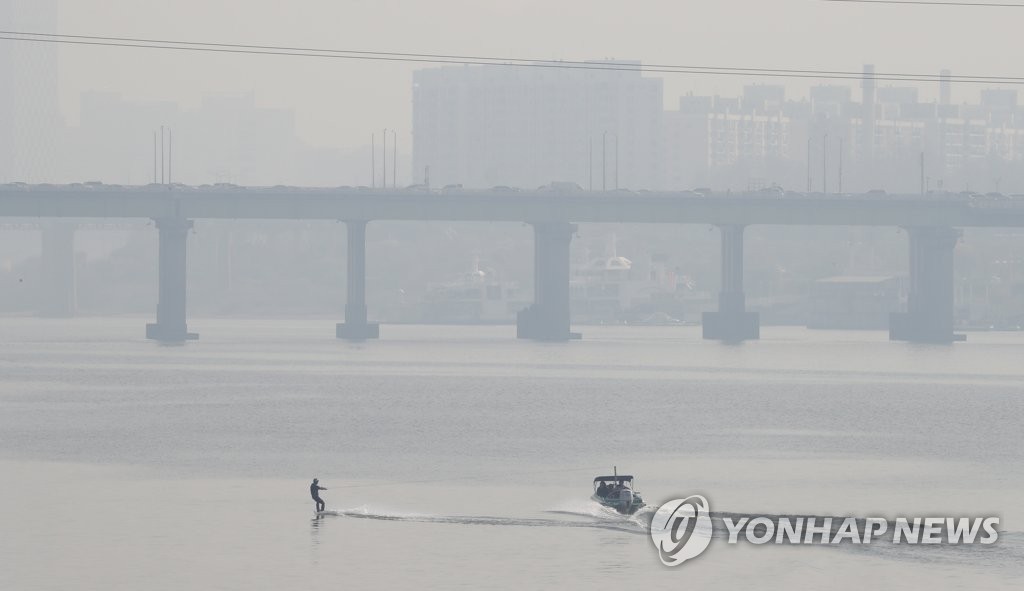 한강서 가라앉은 제트스키…30대 남성 10여분만에 구조