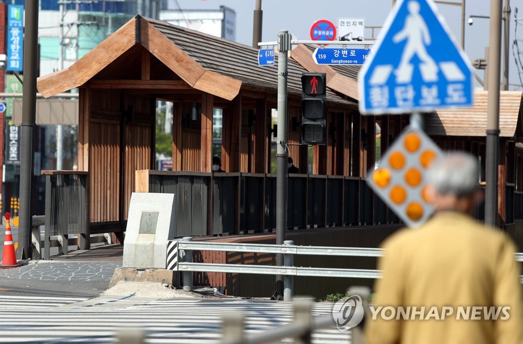 '왜색 논란' 전주 우림교 결국 고친다…"예산 낭비 불가피"(종합)