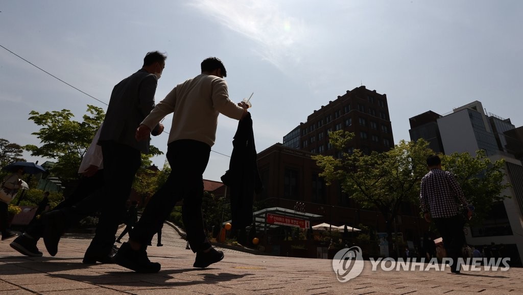 강원 내륙 낮 최고 28도로 더워…건조한 동해안 산불 조심