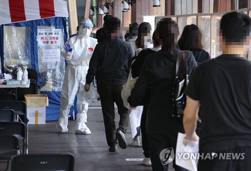 [1보] 코로나19 어제 797명 신규확진, 106일만에 최다…연일 기록 경신