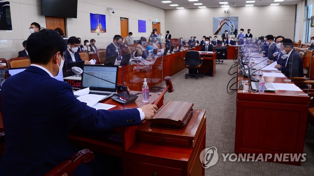 '김어준 출연료' 공방…"특정인 찍어내기" vs "공정성의 문제"