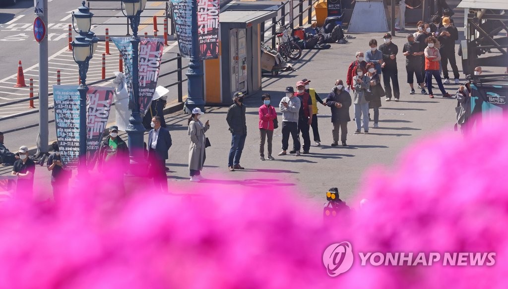 [2보] 코로나19 어제 500명 신규확진, 주말-휴일 영향 6일만에 500명대