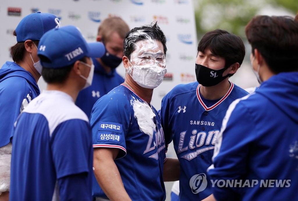 'KBO 300세이브 달성' 오승환 "다음 목표는 한미일 500세이브"