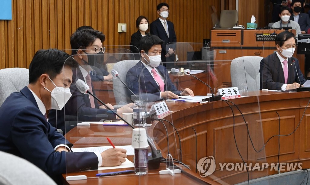 "야당은 싸워야" "싸움 능사아냐"…野 원내대표 후보 토론