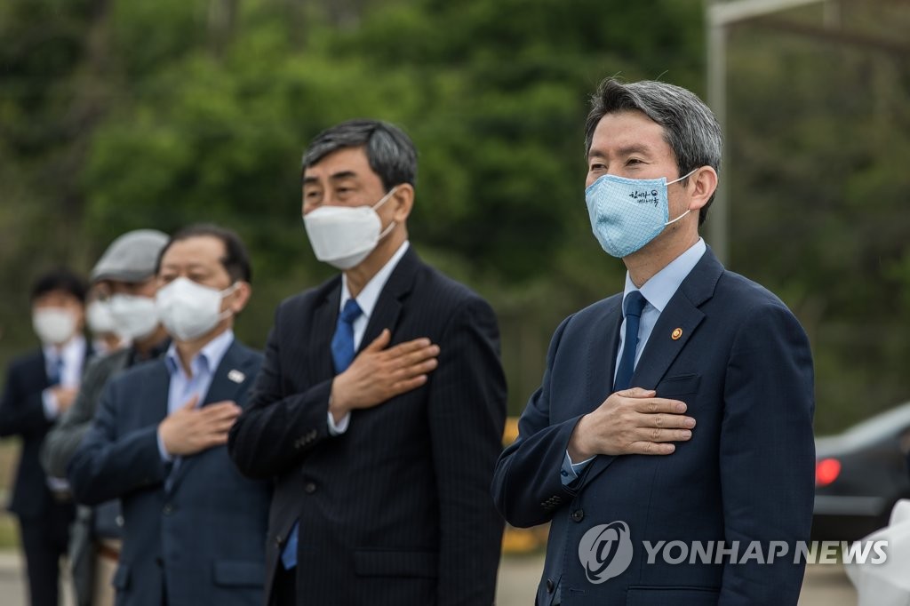 이인영 "대화로 난관풀자"…민간 "판문점선언 南도 위배" 쓴소리(종합)