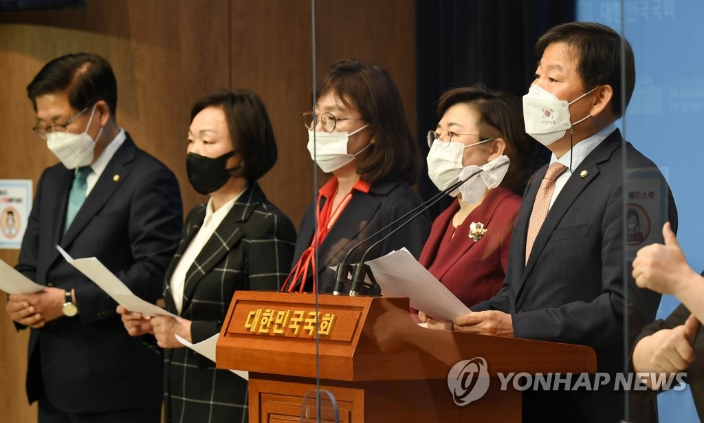 산자위 파행…與 "민생법안 일괄" vs 野 "손실보상법부터"