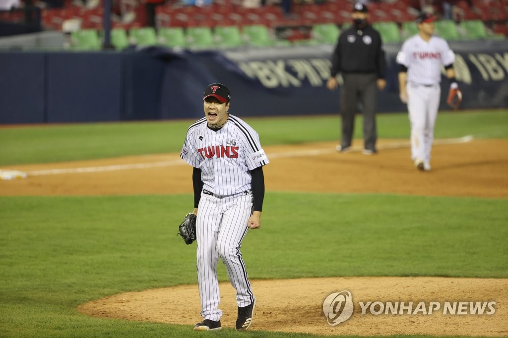 LG, 롯데에 4-0 완승…날 잘못잡은 신동빈 회장