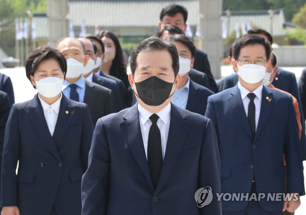 5·18묘지 참배 정세균 "당에 많은 인재, 그분들과 정권 재창출"