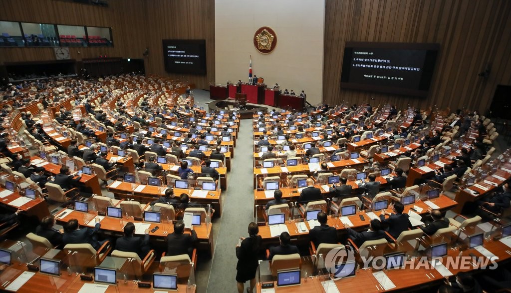 재난 시기 '필수 업무' 종사자 지원 근거 법률 제정