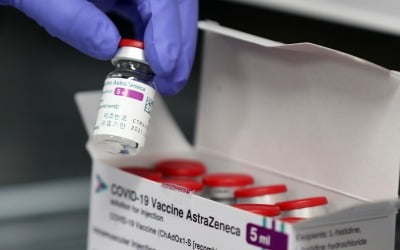 [속보] 유럽의약품청 "AZ 백신, 희귀 혈전 관련 가능성 발견"