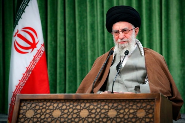 오는 6일 2015년 핵합의 참가국들과 회동 재개를 앞둔 이란이 미국과의 만남을 거부했다. 사진은 이란 최고지도자 아야톨라 세예드 알리 하메네이. /사진=AP