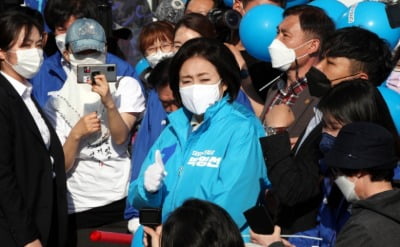 [단독] "사전투표 이겼다" 문자 돌린 박영선 캠프…선관위 '조사 착수'