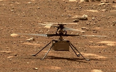 [속보] NASA "화성 무인 헬기, 지구 밖 동력비행 첫 성공"