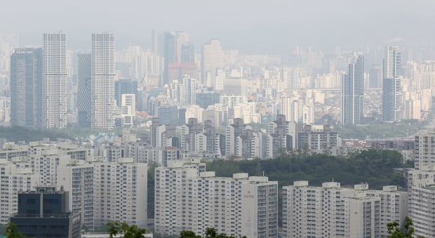 26일 오후 서울 남산에서 바라본 서울 시내의 아파트 단지모습. 기사와 사진은 직접적인 관련 없음. 사진=연합뉴스