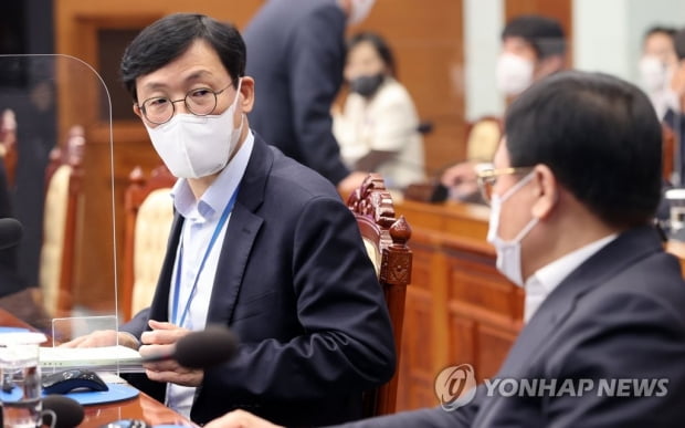 靑정책실장 "부동산정책, 실패라기엔 복합적"…與와 온도차