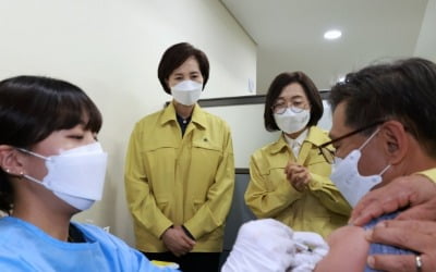 교직원 첫 코로나 백신접종…성남 수정구 보건교사부터 개시