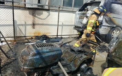 주차된 차 트렁크서 불…옆에 있던 차량 4대도 태워