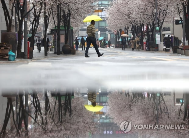 [날씨] 토요일 전국 비 소식…한낮에도 선선