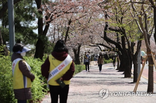 오늘 500명 안팎…전문가 "추가조치 없으면 2주뒤 600∼700명대"