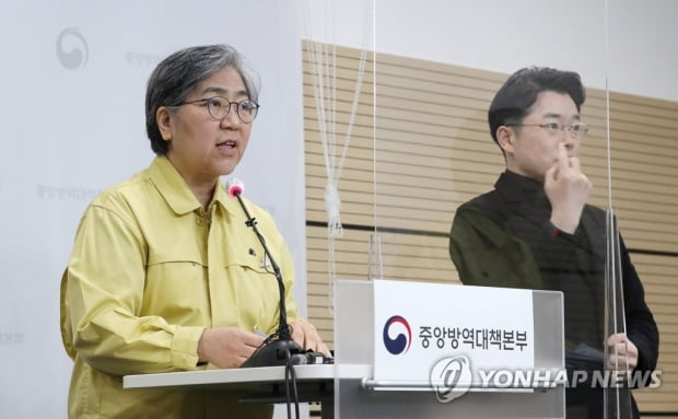 오늘 500명 안팎…전문가 "추가조치 없으면 2주뒤 600∼700명대"