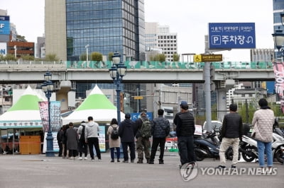 [전문가진단] "1천명대 확진자 가능성도…다중시설 제한만으론 큰 효과 없어"