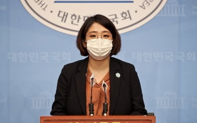 용혜인 "차 빼라며 선거방해"…박영선측 "불법주차 말라는 것"