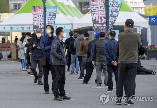 집단감염 확산…자매교회 순회모임 208명, 부산 유흥주점 318명