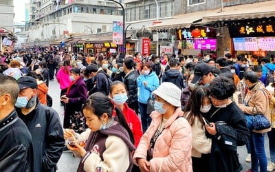 중국 우한 봉쇄 해제 1년…코로나 극복 성과 대규모 선전