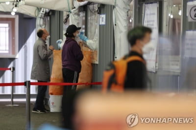 서울대 집단감염 확진자 17명…운동모임에서 시작