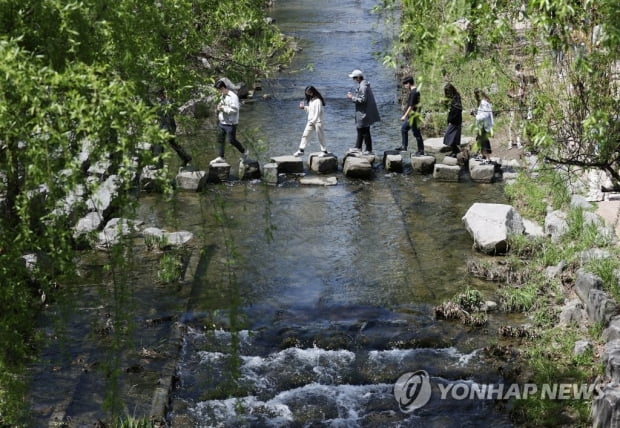 전국 곳곳 건조…일부 지역 오전 서리