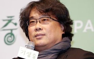 봉준호 "미 영화인들, 아시안 증오범죄에 두려워 말고 맞서야"