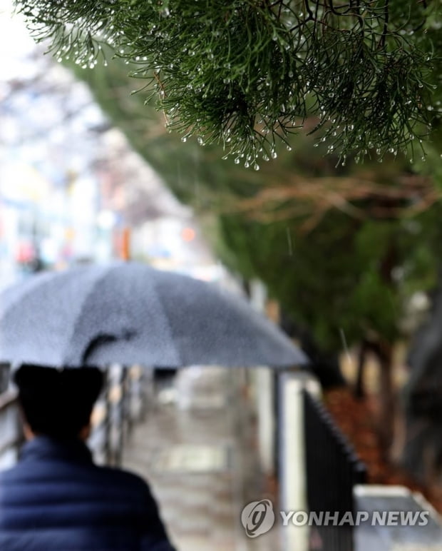 중부지방 오후 빗방울…큰 일교차 주의