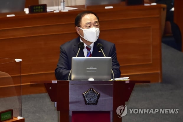 홍남기 "국민연금 개혁, 소득대체율 만큼 보험료율 올려야"