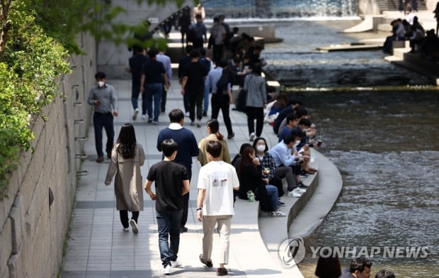 한낮 25도 넘는 초여름 더위…수도권 미세먼지