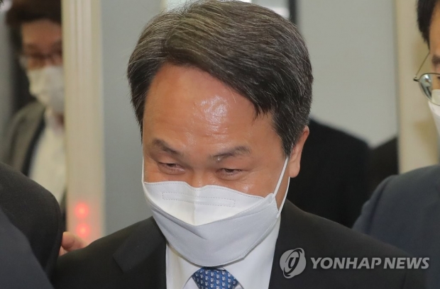 '진옥동 운명의 날' 라임사태 신한은행 제재심 재개