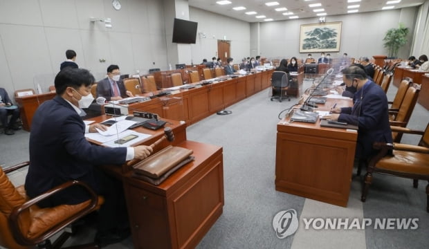 이해충돌방지법 상임위 통과…의원·공직자 민간경력 공개