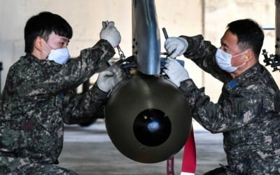 해군이어 공군까지…군 잇단 코로나 집단감염에 바짝 '긴장'