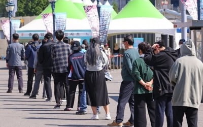 당국, 거리두기 조정 '신중'…"수용성·방역지표 함께 고려해야"