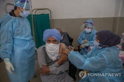 믿을 건 백신뿐…인도 접종 나이 제한 풀자 온라인 예약 폭주