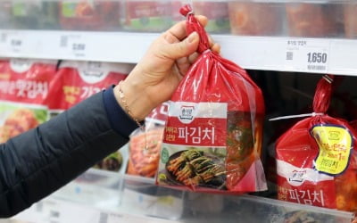 한식에 빠진 지구촌…김치·라면·딸기 수출 '역대 최대'