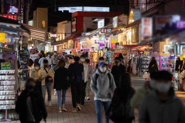 지난 8일 오후 서울 마포구 홍대거리./ 사진=뉴스1