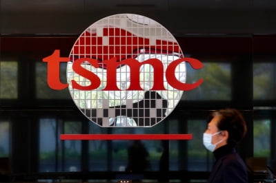 TSMC, 바이든 압박에 손들었다…고민 깊어지는 삼성전자