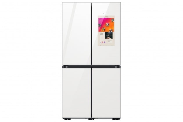 패밀리허브 기능을 갖춘 삼성전자 비스포크 냉장고 신제품 화이트 색상. 삼성전자 제공.