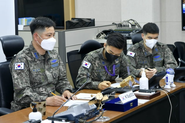 주말께 추락한다는 中 '창정 5B' 로켓 잔해…우리 공군도 나섰다