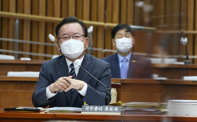 김부겸 국무총리 후보자가 7일 국회에서 열린 인사청문회에서 의원들의 질의에 답하고 있다./ 뉴스1