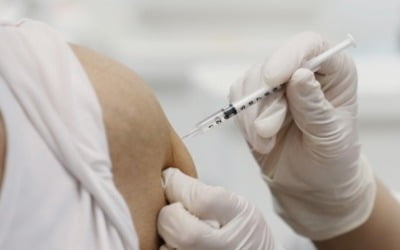 백신 1차접종자 어제 3명뿐…2차접종은 4734명 늘어
